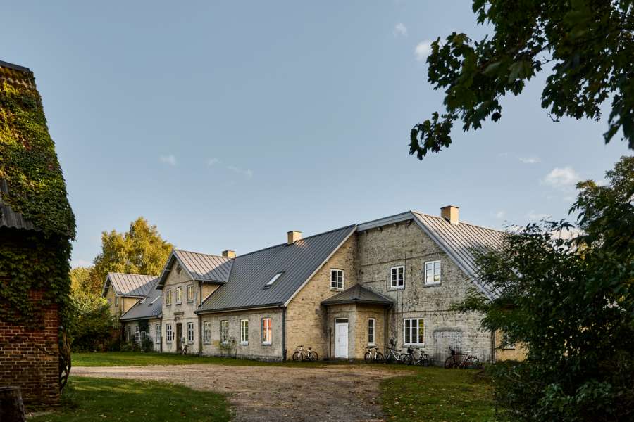 Fart over feltet på istandsat Faxe-herregård med nyt ståltag, Feddet 27, 4640 Faxe